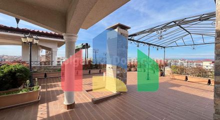 Триповерховий пентхаус в Естебан