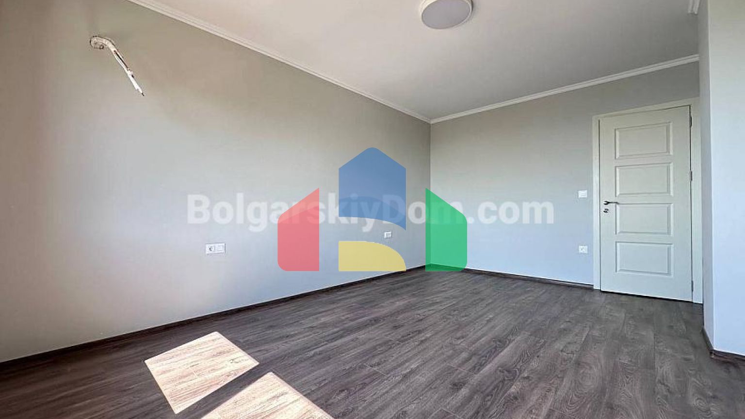 Трикiмнатна квартира в Валенсiя Люкс