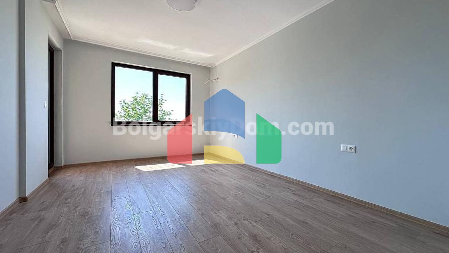 Трикiмнатна квартира в Валенсiя Люкс