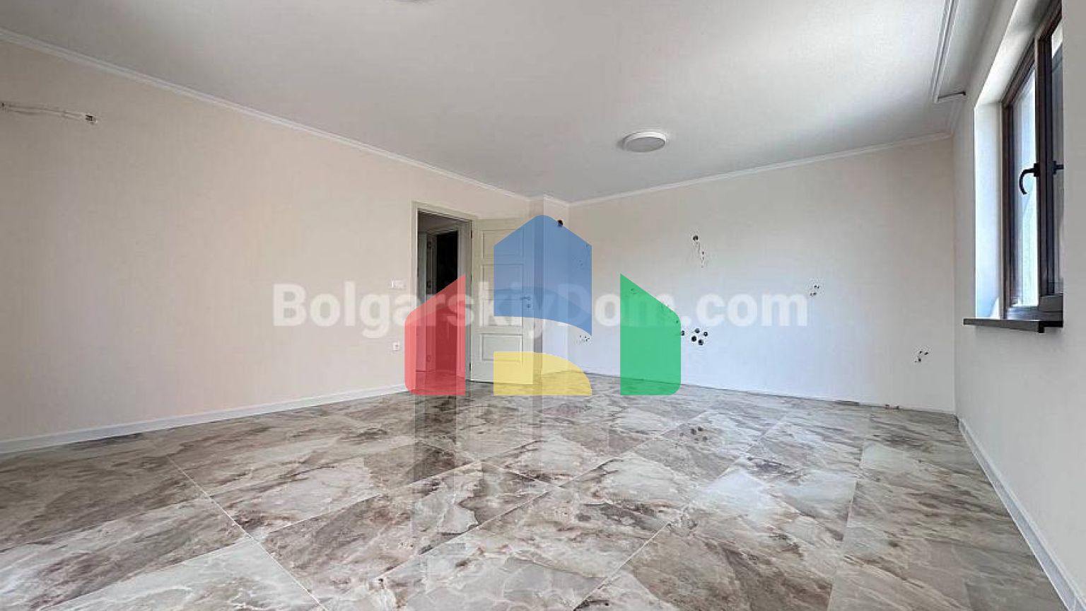 Трикiмнатна квартира в Валенсiя Люкс