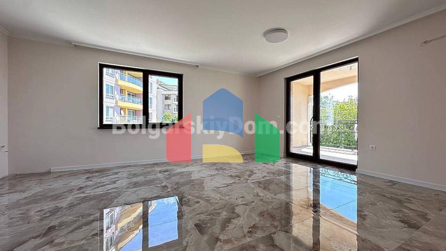 Трикiмнатна квартира в Валенсiя Люкс