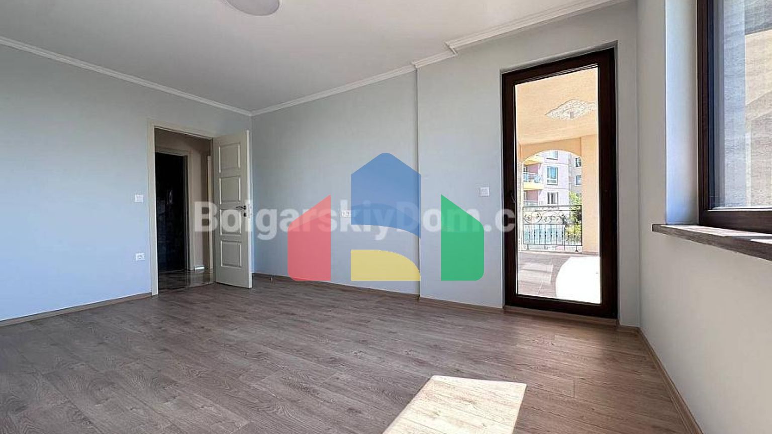 Трикiмнатна квартира в Валенсiя Люкс