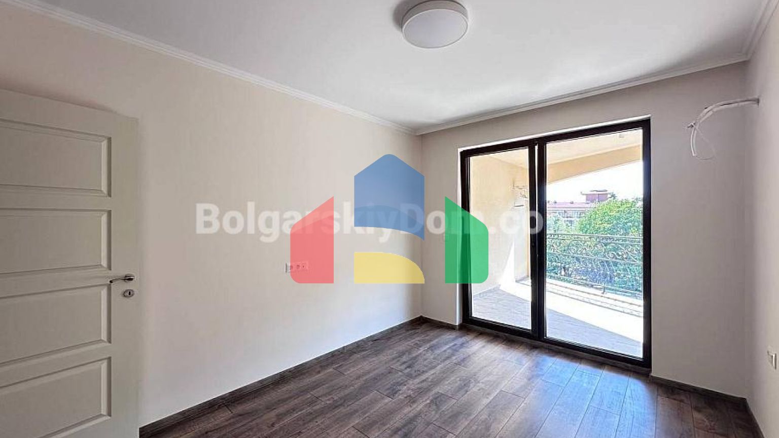 Трикімнатна квартира у Валенсія Люкс