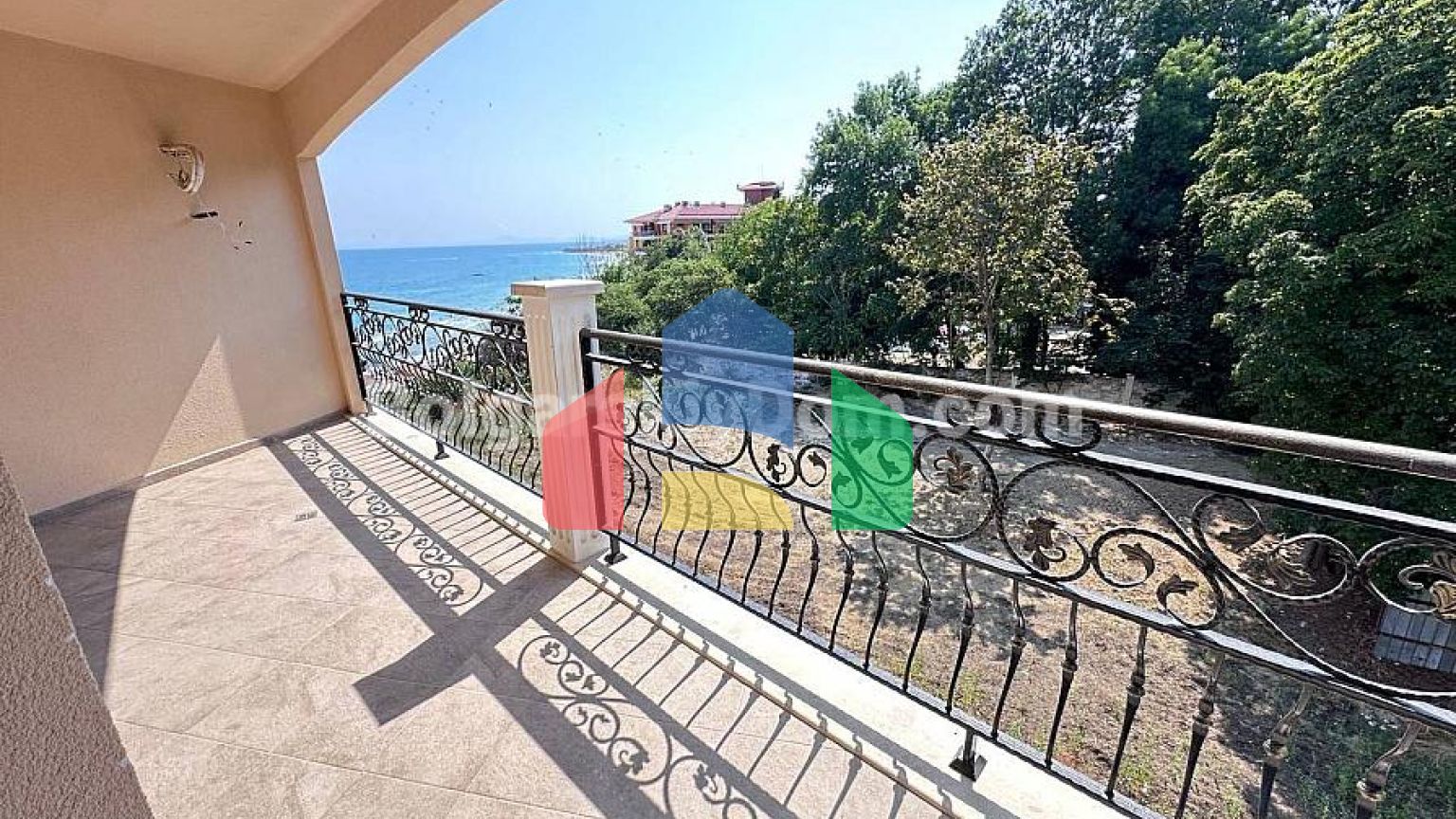 Трикімнатна квартира у Валенсія Люкс