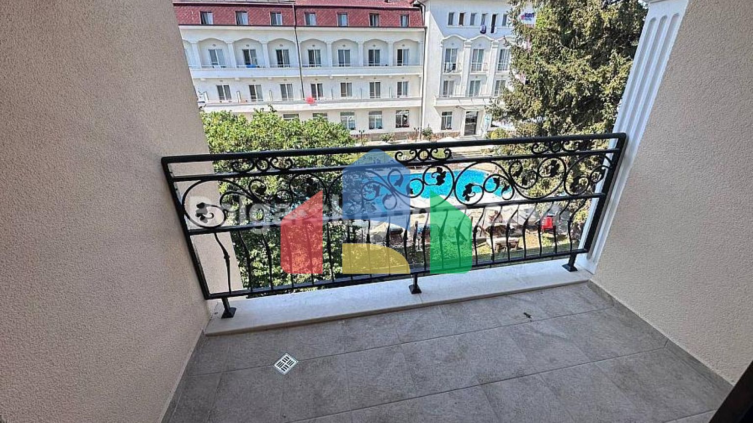 Трикімнатна квартира у Валенсія Люкс