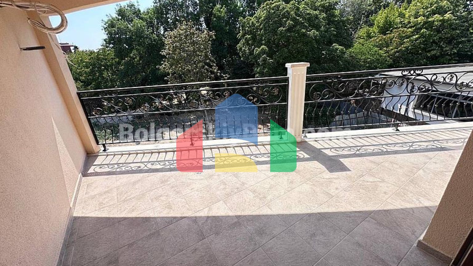 Трикімнатна квартира у Валенсія Люкс