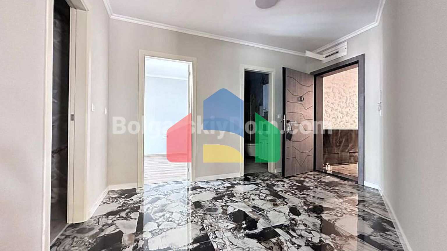 Трикімнатна квартира у Валенсія Люкс