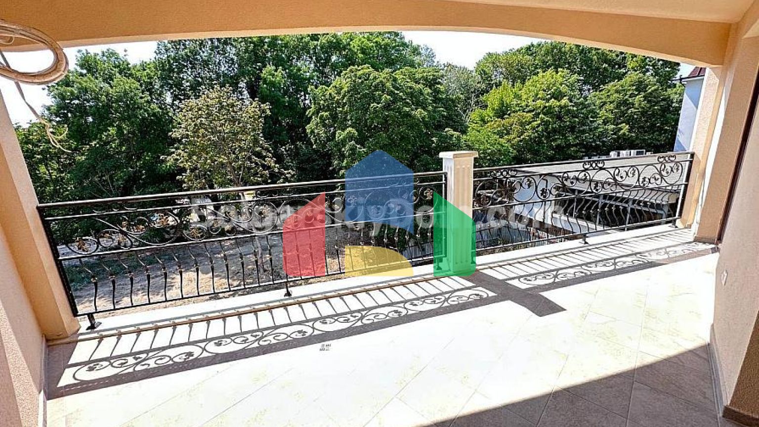 Трикімнатна квартира у Валенсія Люкс