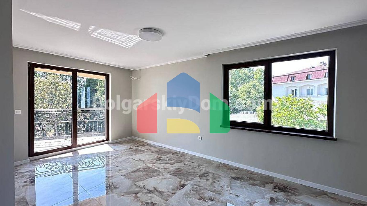 Трикімнатна квартира у Валенсія Люкс