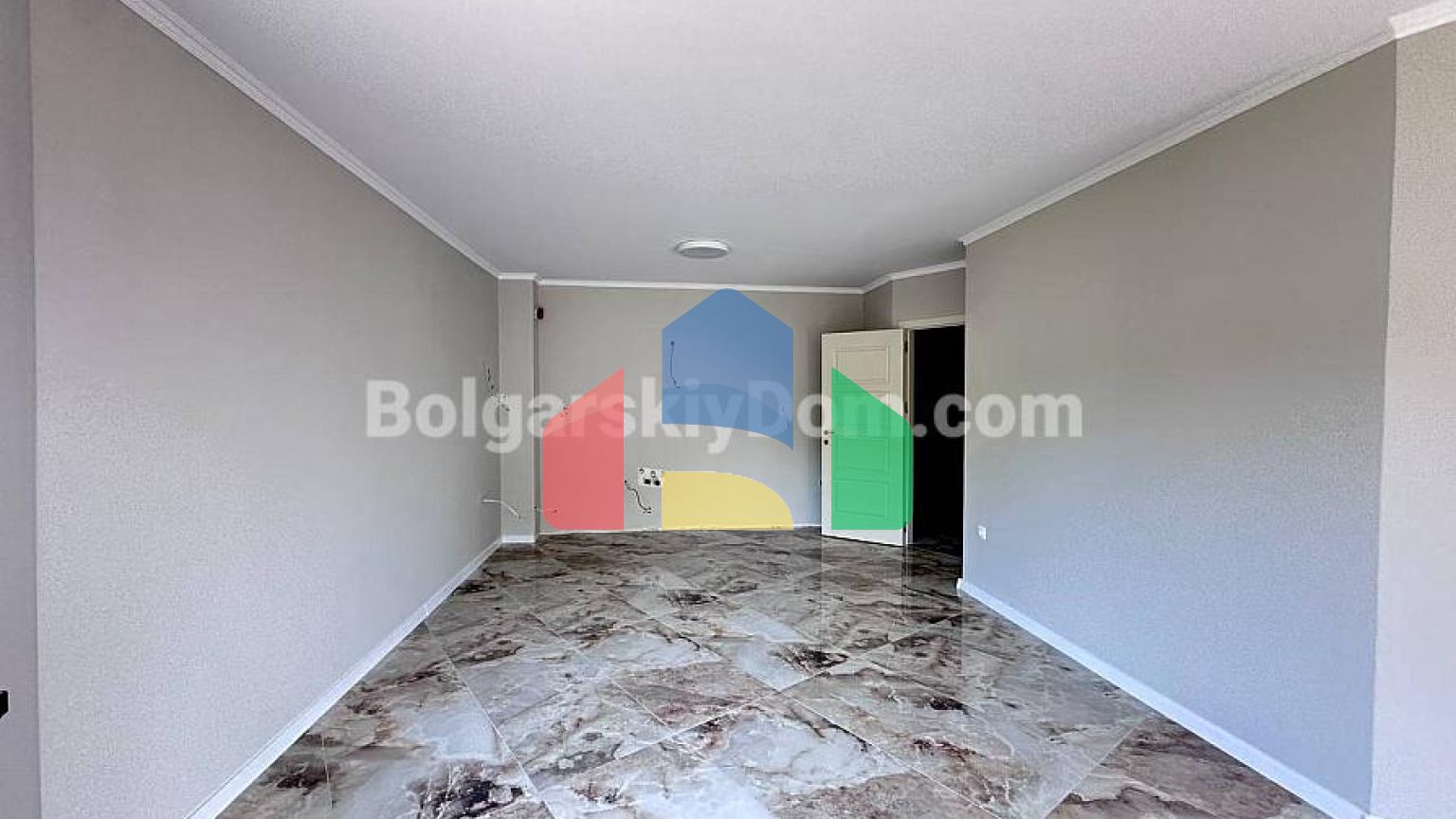 Трикімнатна квартира у Валенсія Люкс