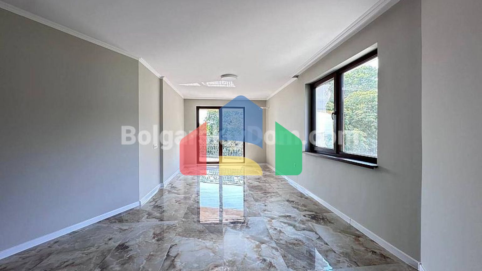 Трикімнатна квартира у Валенсія Люкс