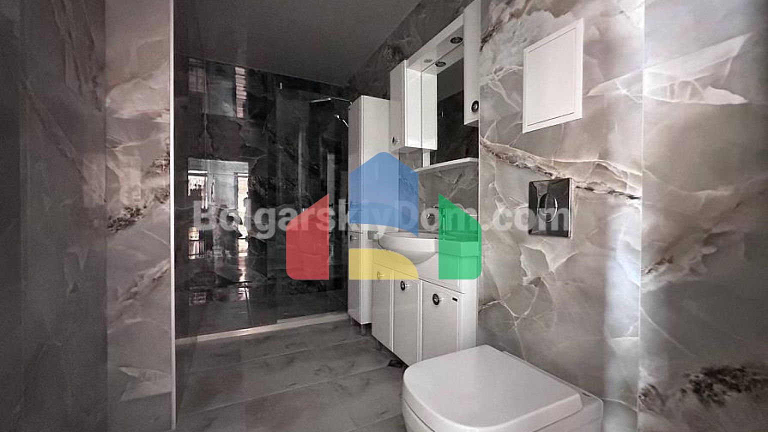 Трикімнатна квартира у Валенсія Люкс