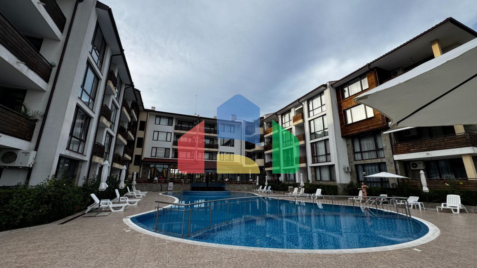 Трёхкомнатный апартамент в Несебре, комплекс “Вияна”