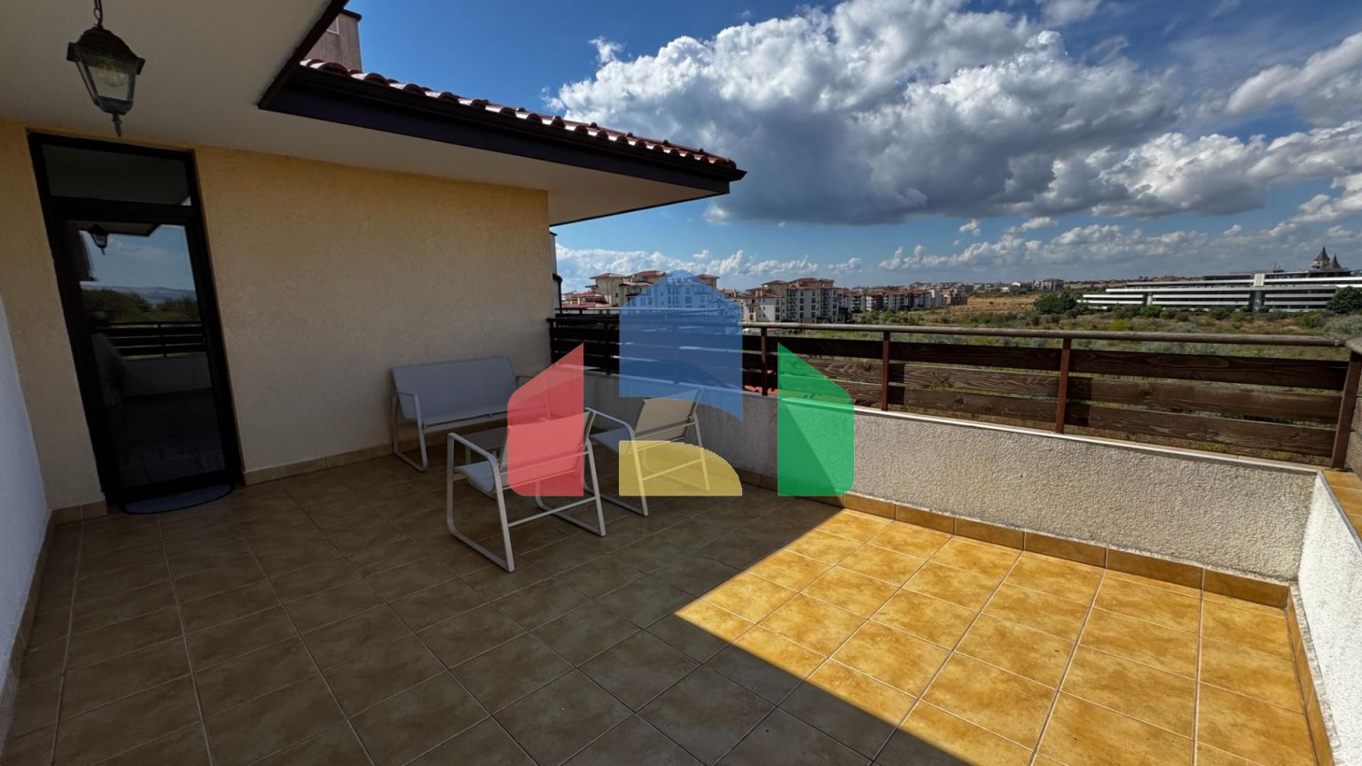 Трёхкомнатный апартамент в Несебре, комплекс “Вияна”