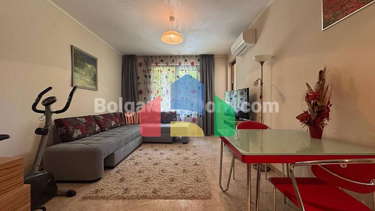 Двухкомнатная квартира в Эстебан