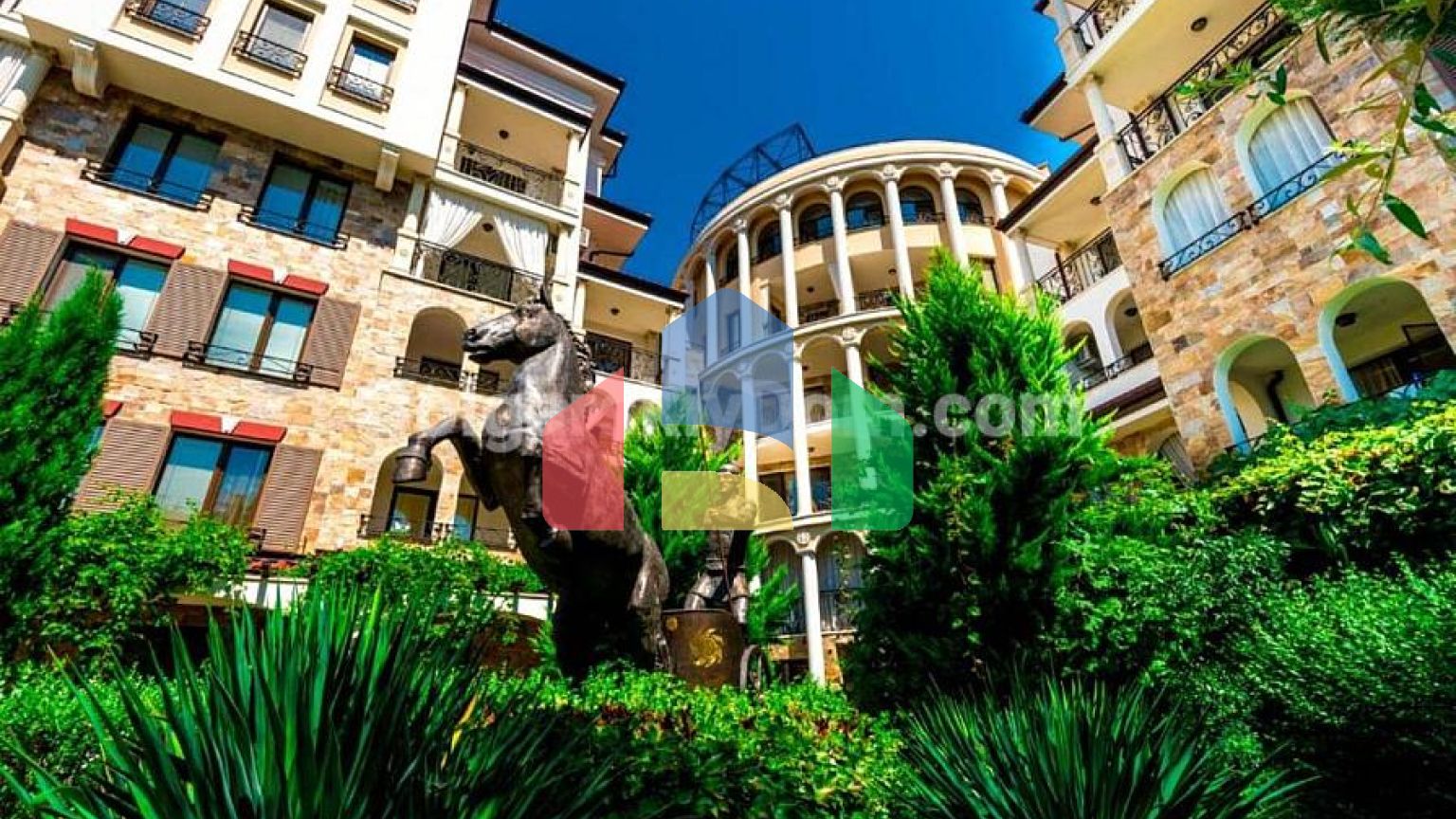 Двухкомнатная квартира в Эстебан