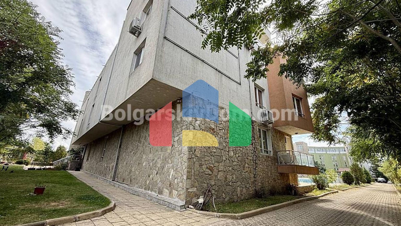 Двухкомнатная квартира в Джолли