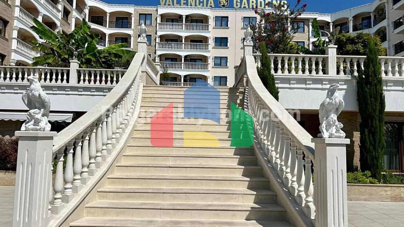 Двухкомнатная квартира в Валенсия Гарденс