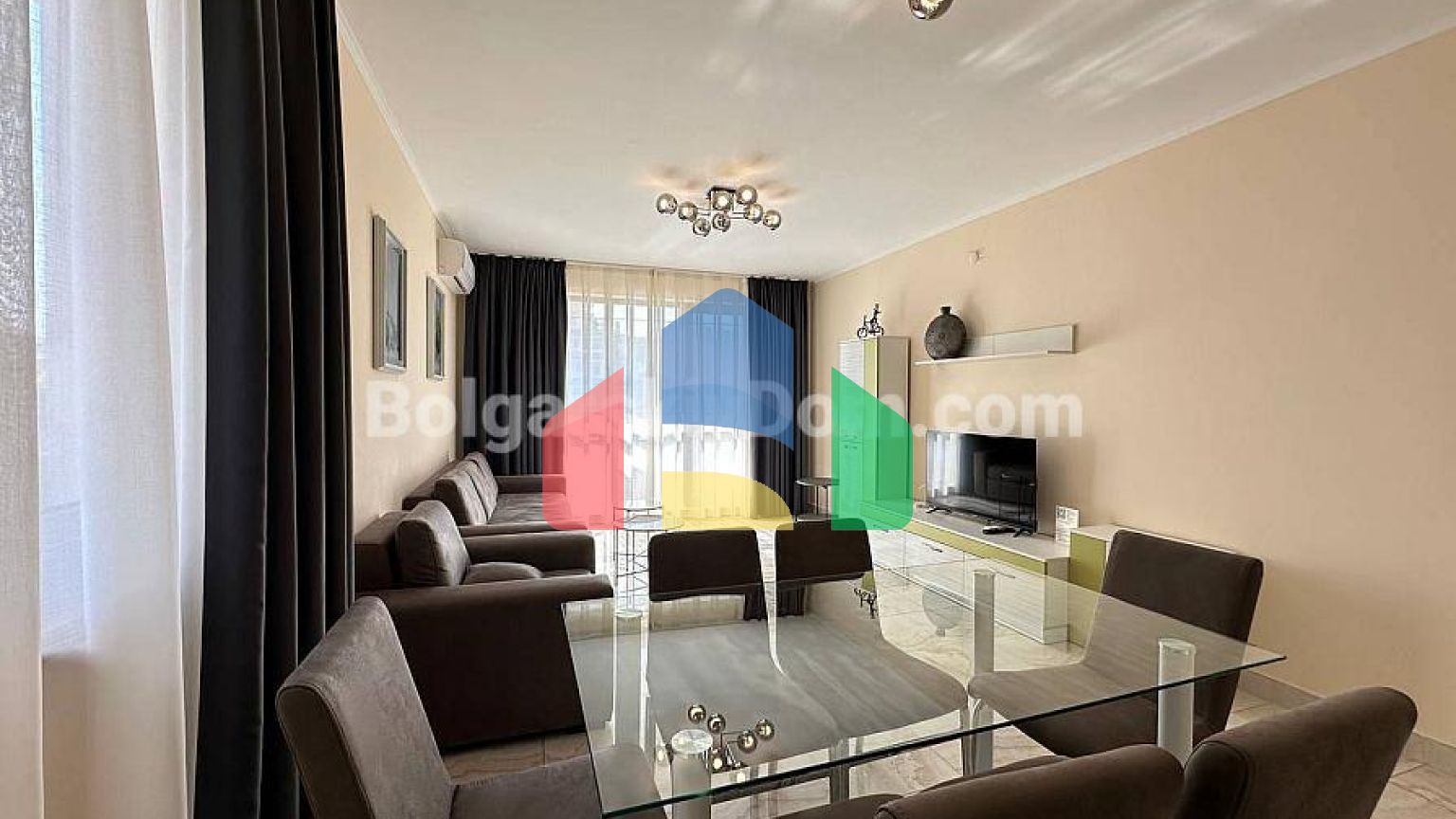 Четырехкомнатная квартира в Посейдон