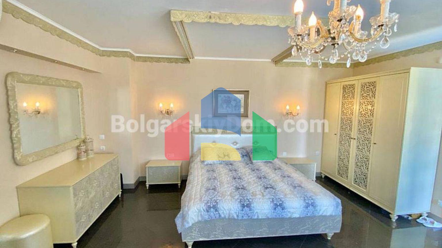 Пятикомнатная квартира в Эстебан