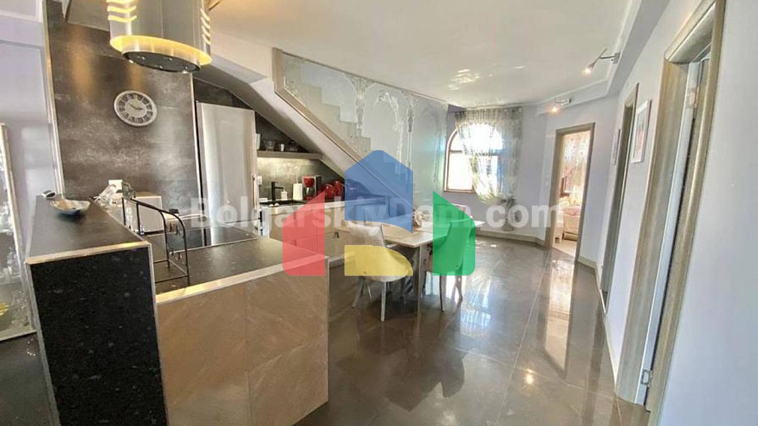 Пятикомнатная квартира в Эстебан