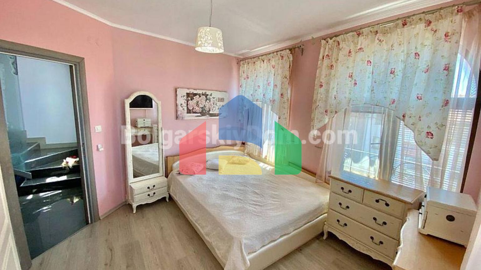 Пятикомнатная квартира в Эстебан