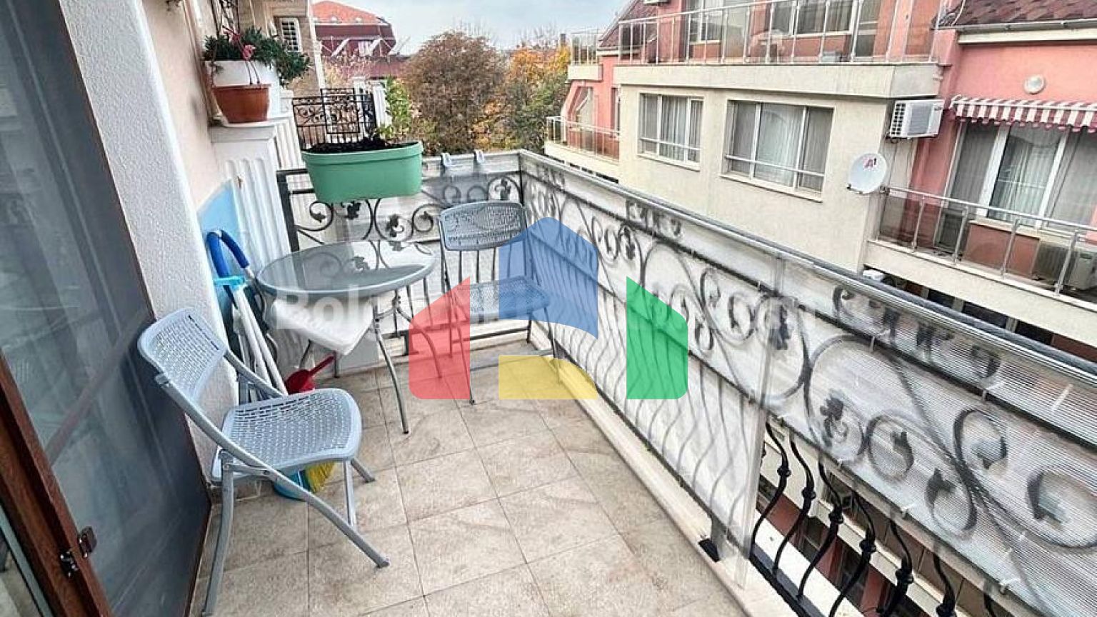 Двухкомнатная квартира в Валенсия Гарденс