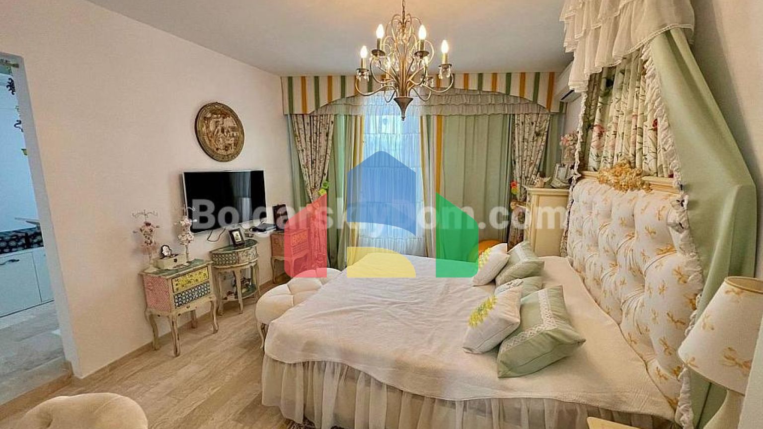 Пятикомнатный пентхаус в Рич 1