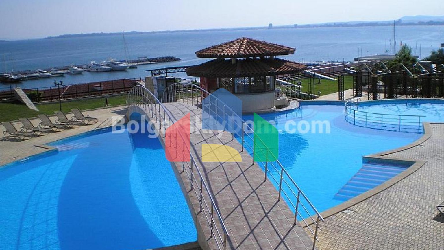 Трикімнатна квартира з прекрасним видом на море