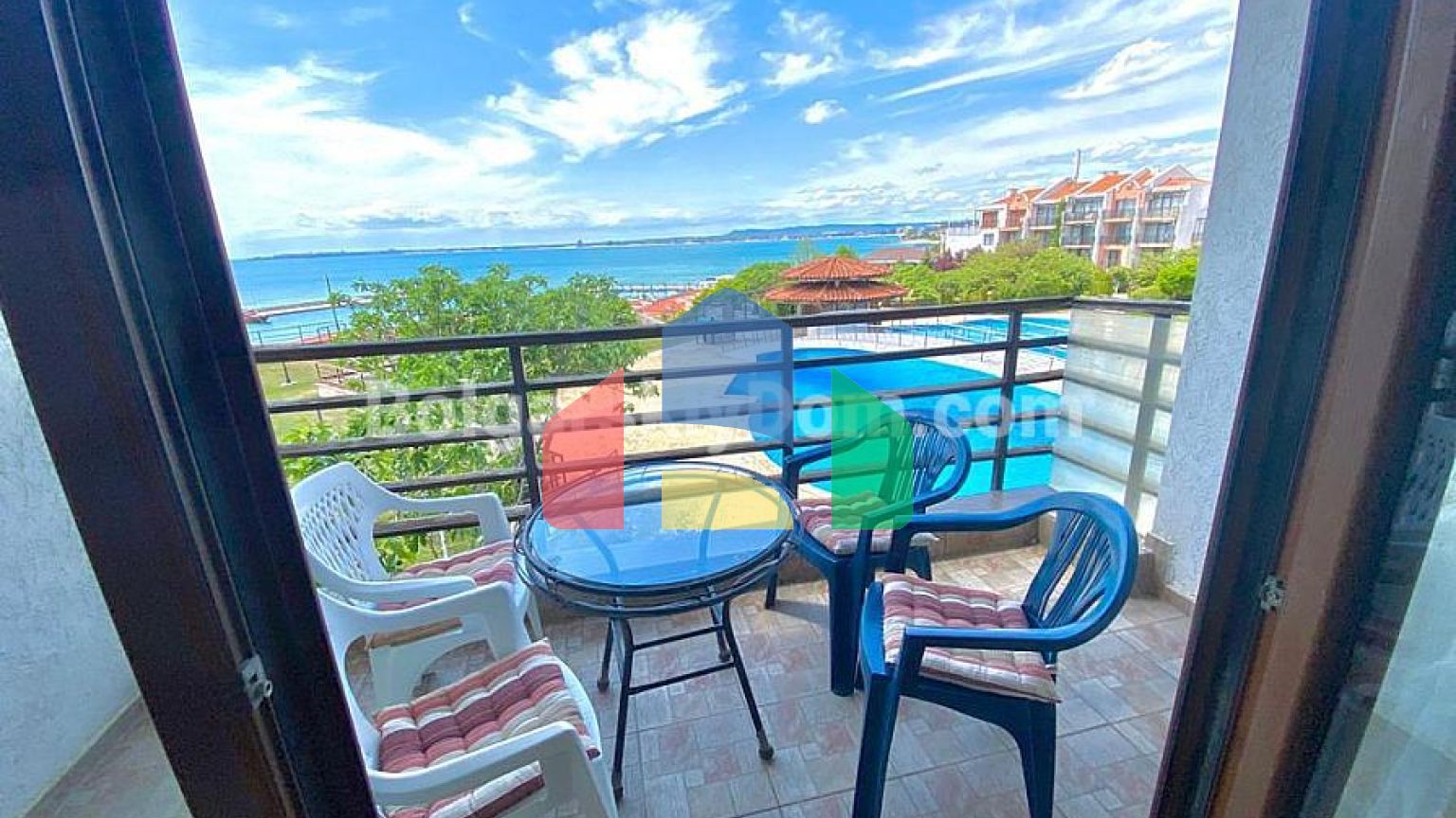 Трикімнатна квартира з прекрасним видом на море