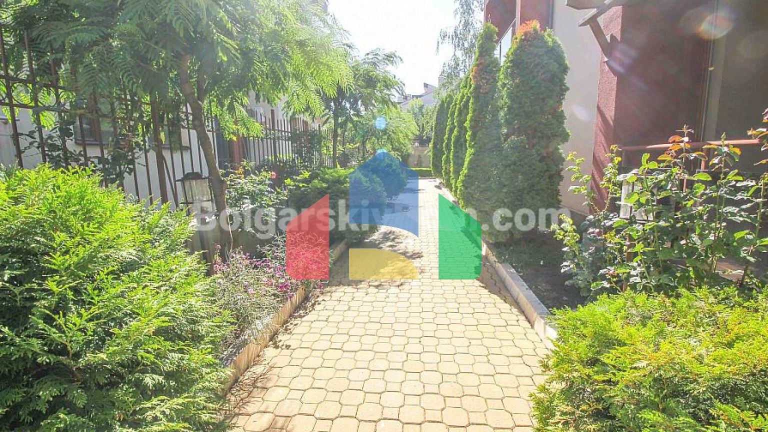 Трикімнатний пентхаус в Хелиос