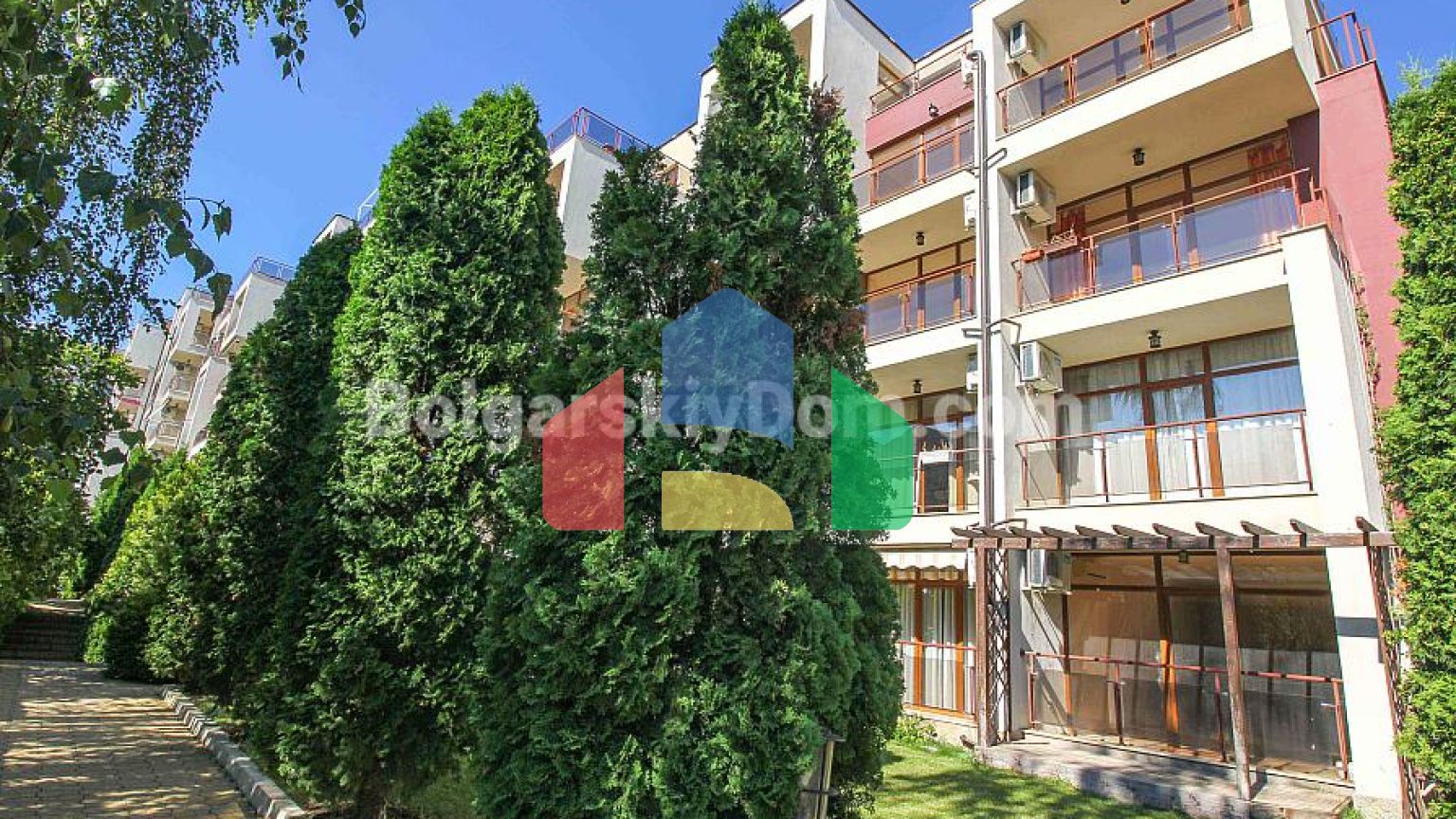 Трикімнатний пентхаус в Хелиос