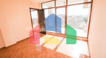 Трикімнатний пентхаус в Хелиос