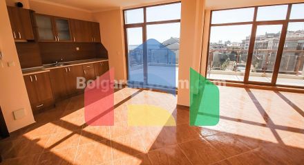 Трикімнатний пентхаус в Хелиос