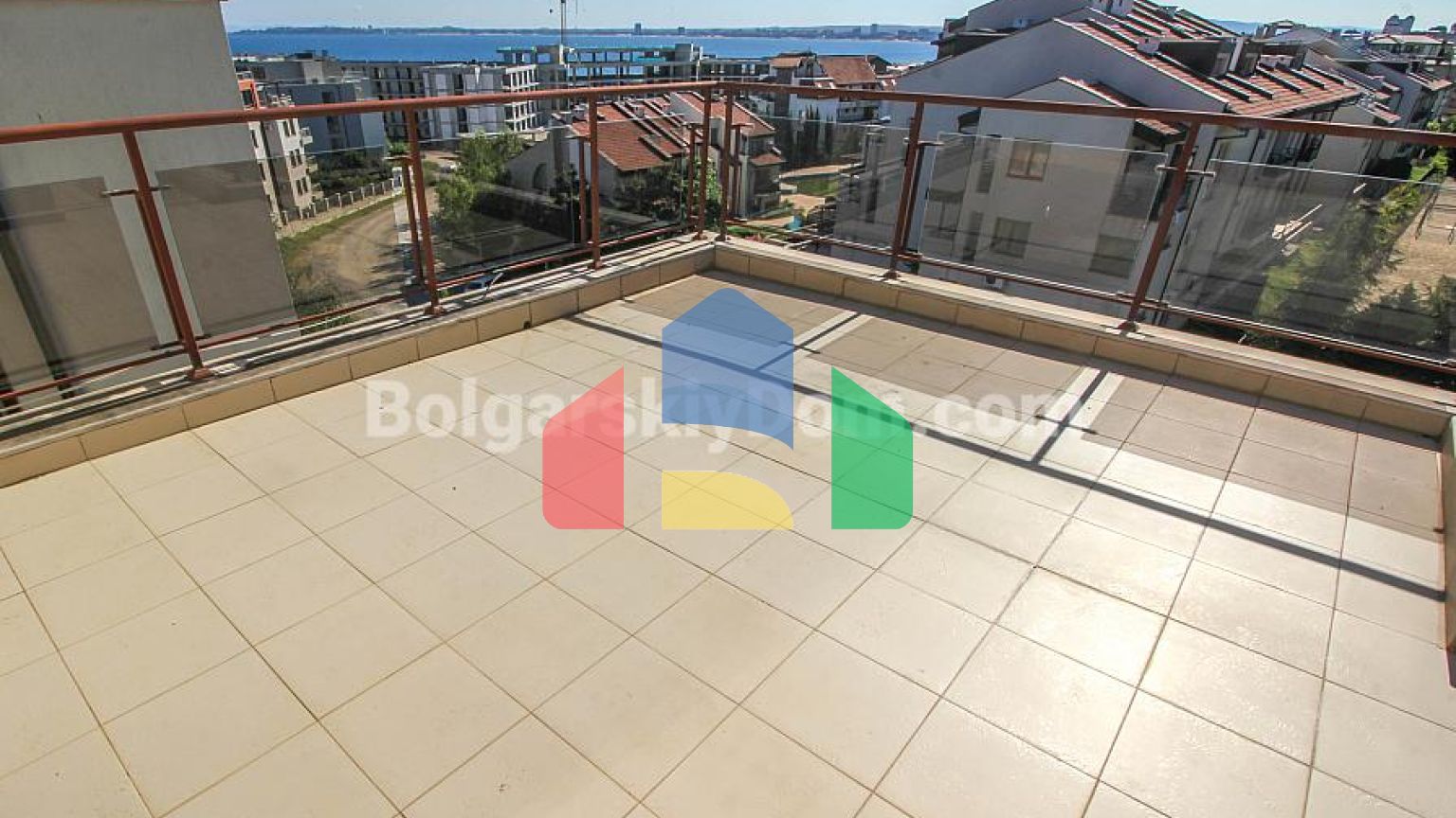 Трикімнатний пентхаус в Хелиос