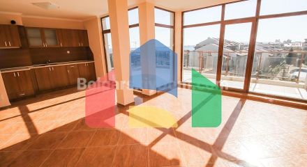 Трикімнатний пентхаус в Хелиос