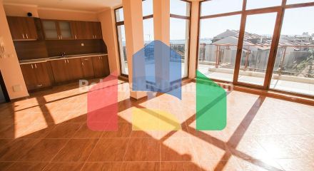 Трикімнатний пентхаус в Хелиос