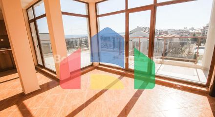 Трикімнатний пентхаус в Хелиос