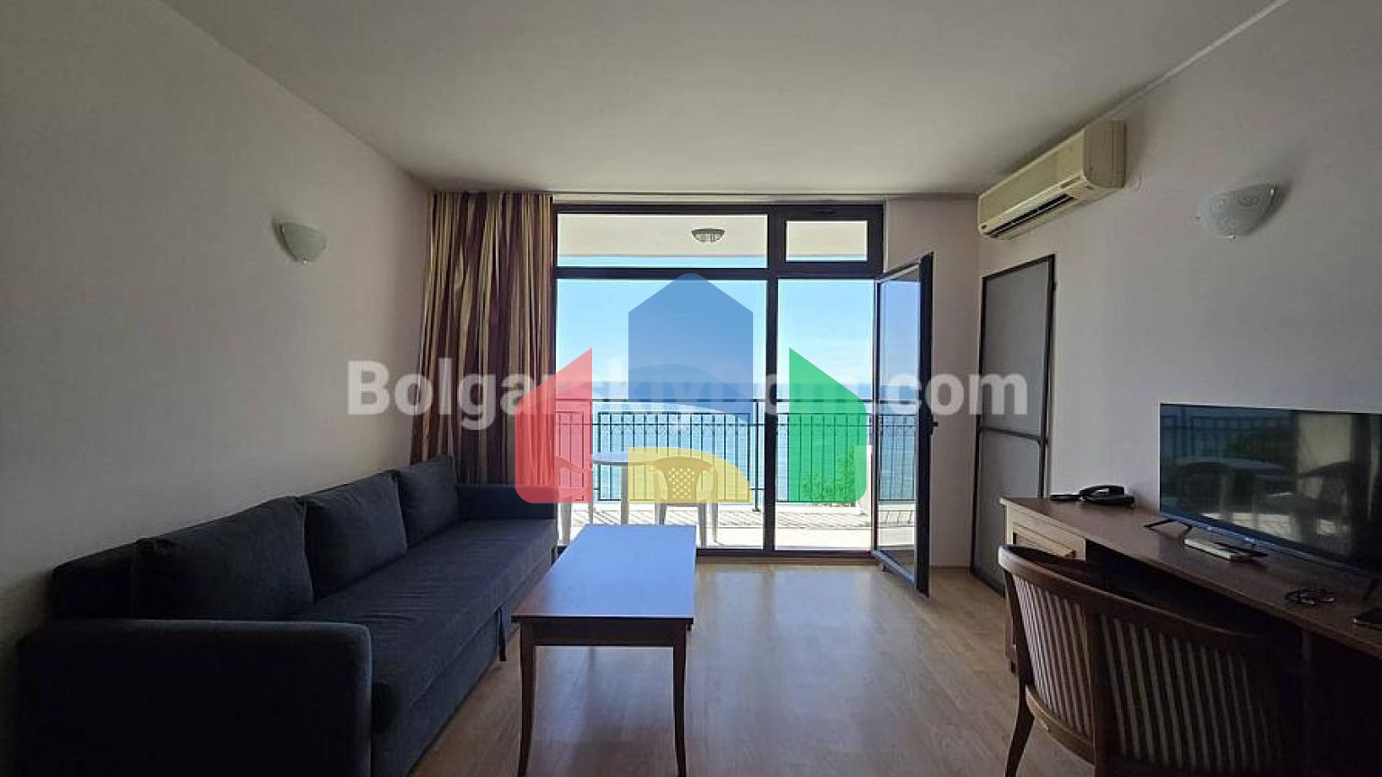 Двокімнатна квартира в Тіва Дель Мар