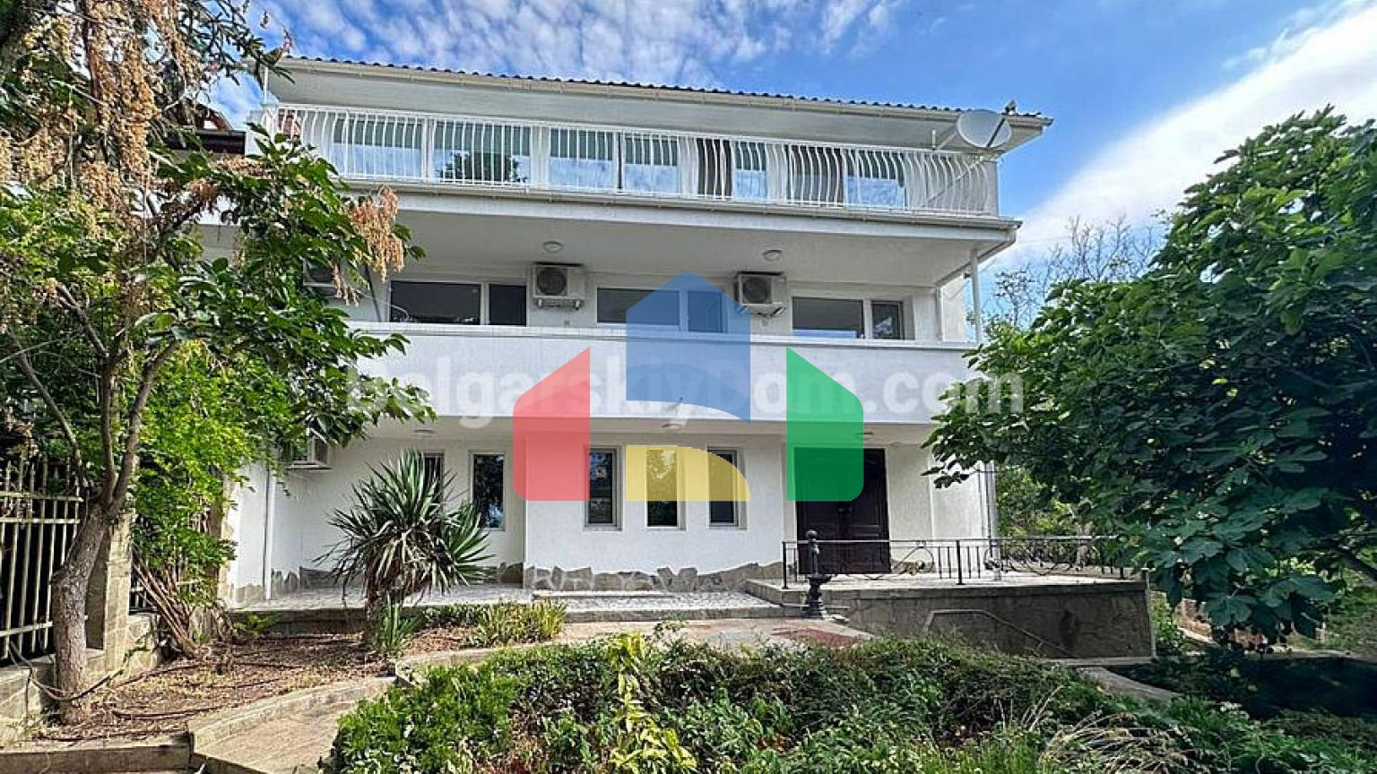 Четырехэтажный дом в Святом Власе