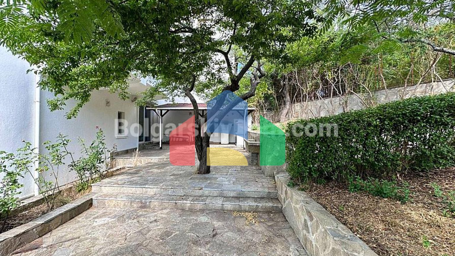 Четырехэтажный дом в Святом Власе