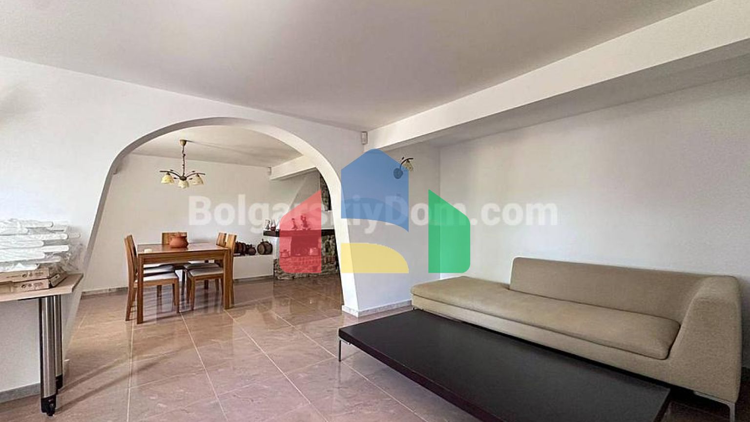 Четырехэтажный дом в Святом Власе