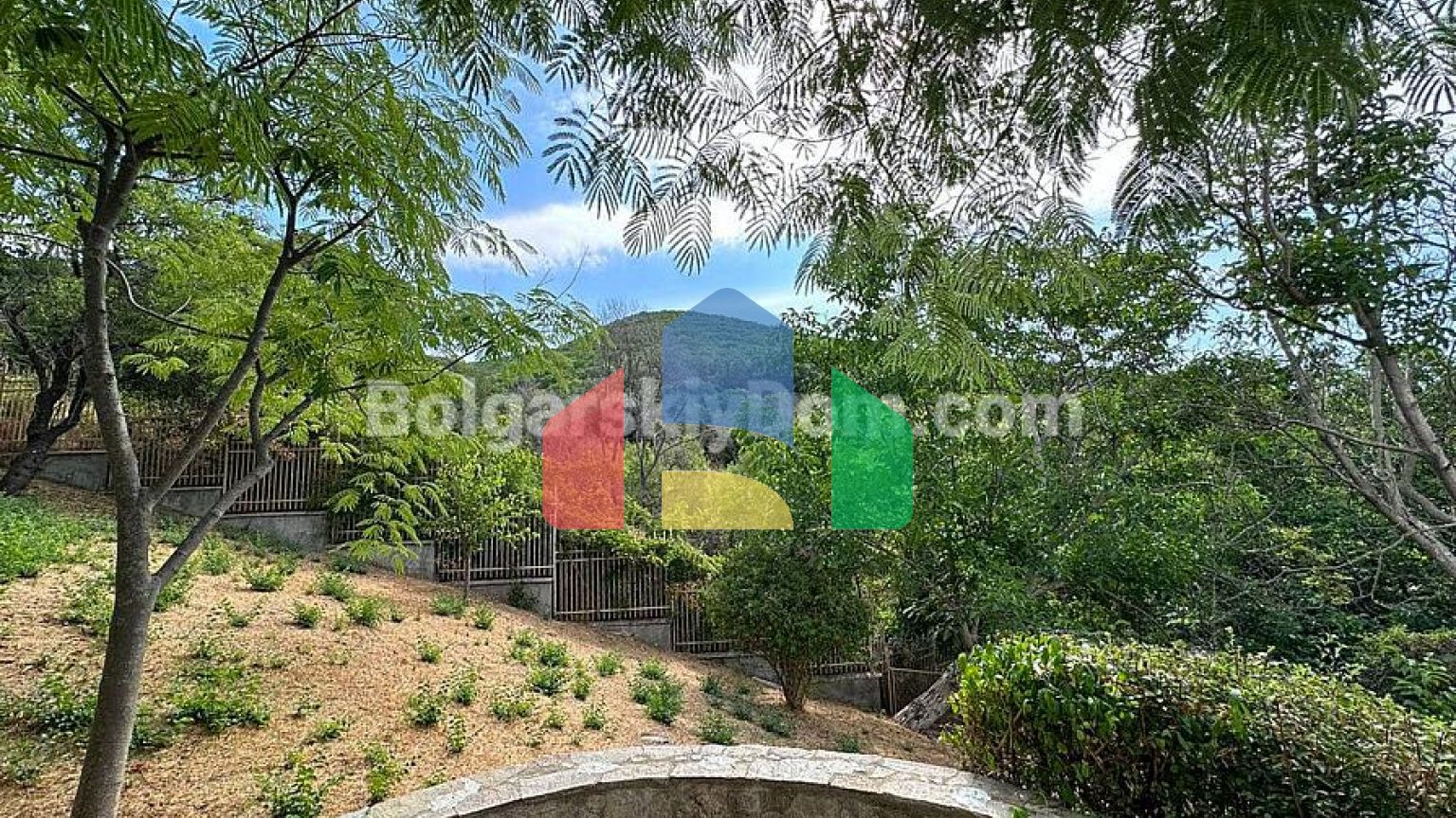 Четырехэтажный дом в Святом Власе