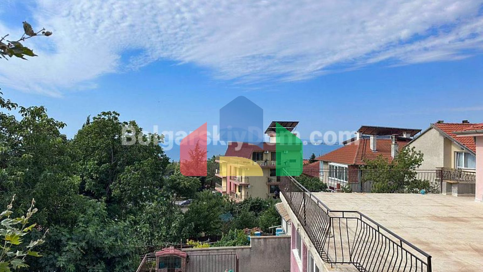 Четырехэтажный дом в Святом Власе