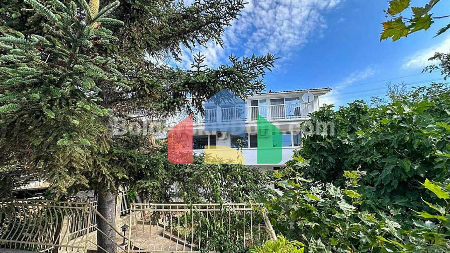 Четырехэтажный дом в Святом Власе