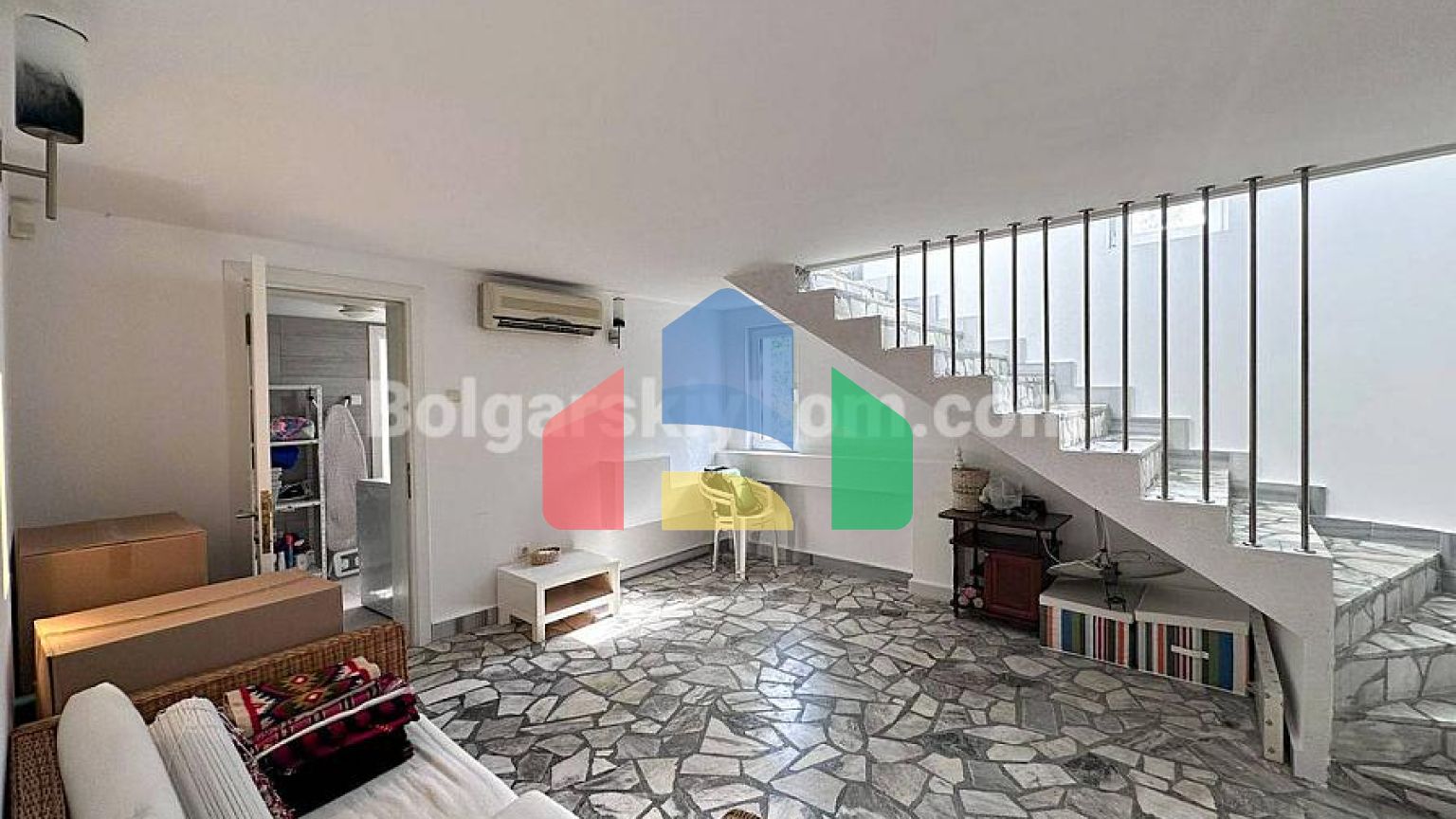 Четырехэтажный дом в Святом Власе