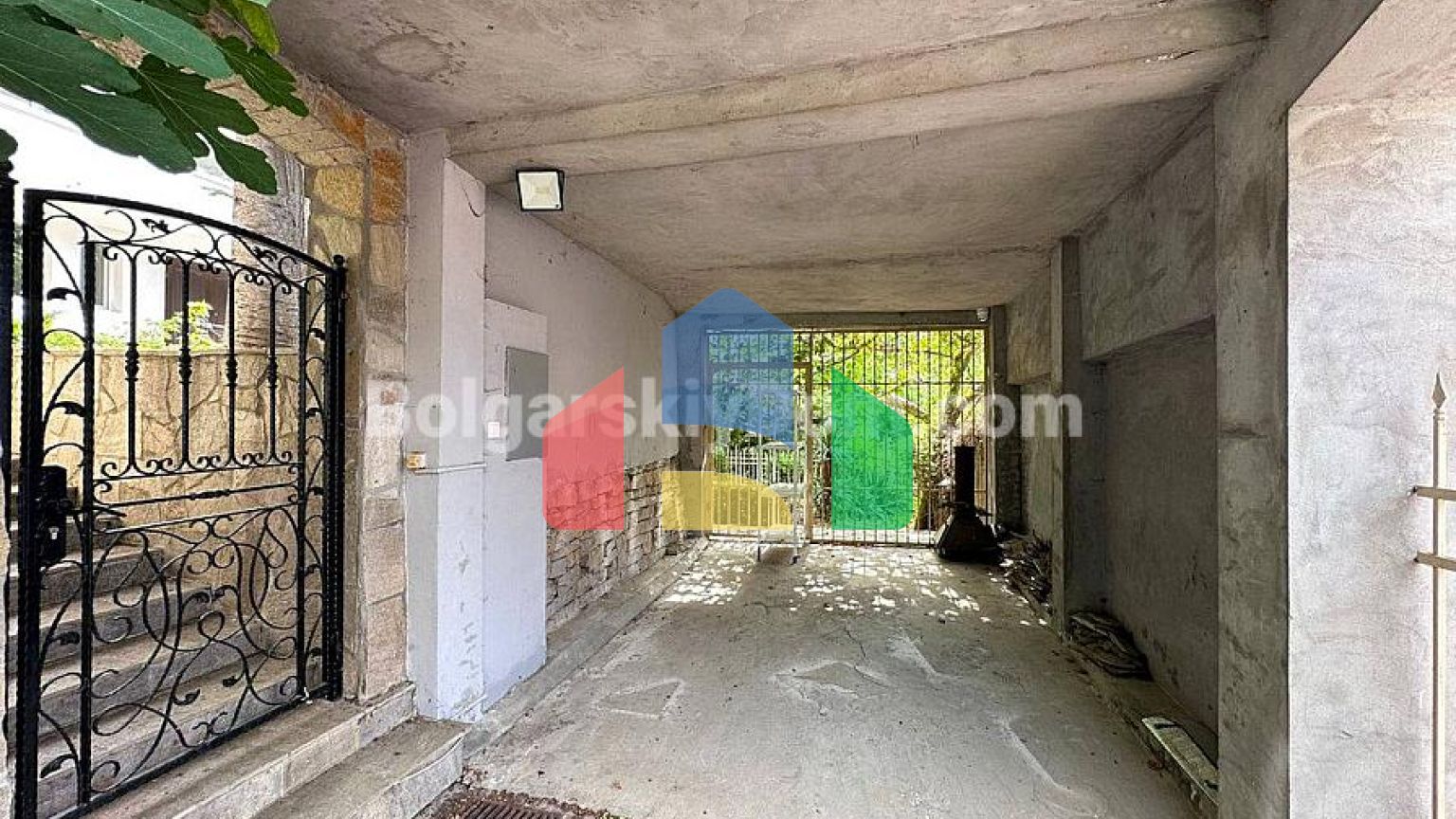 Четырехэтажный дом в Святом Власе