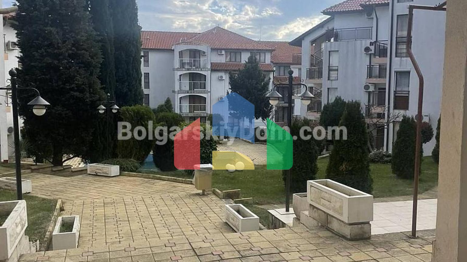 Трикімнатна квартира в Компас