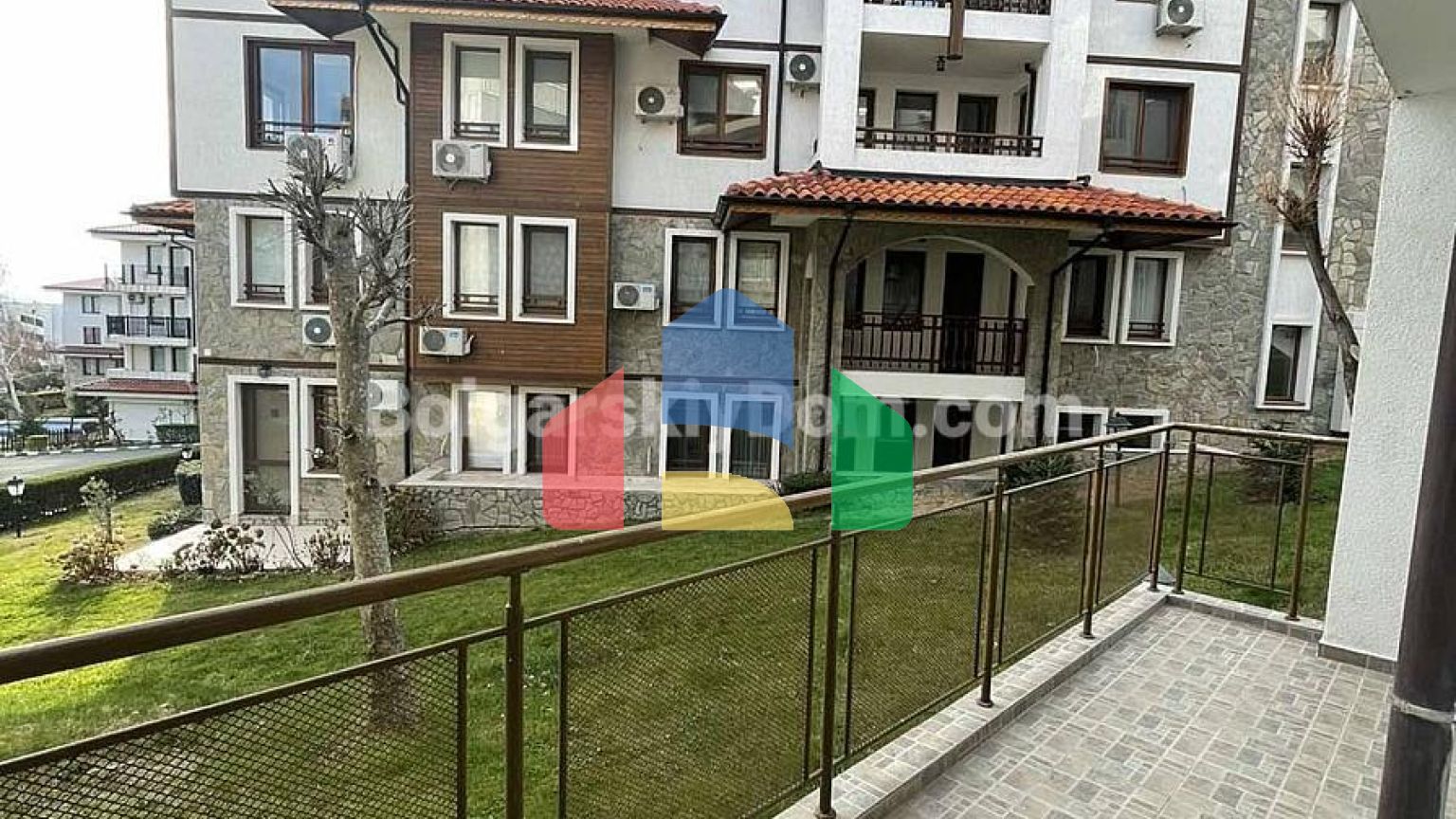 Трикімнатна квартира в Компас