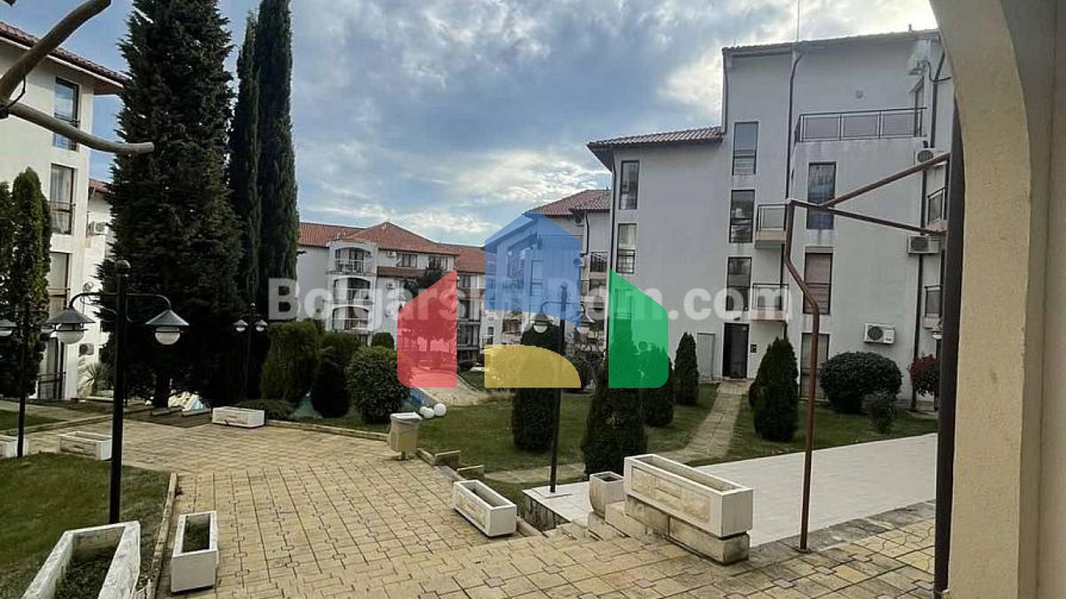 Трикімнатна квартира в Компас